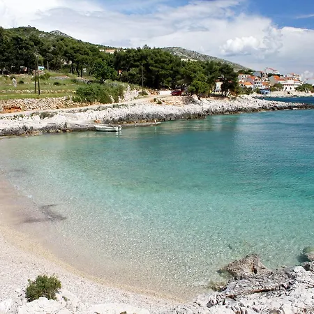 Double Milna 3074b Hvar Town